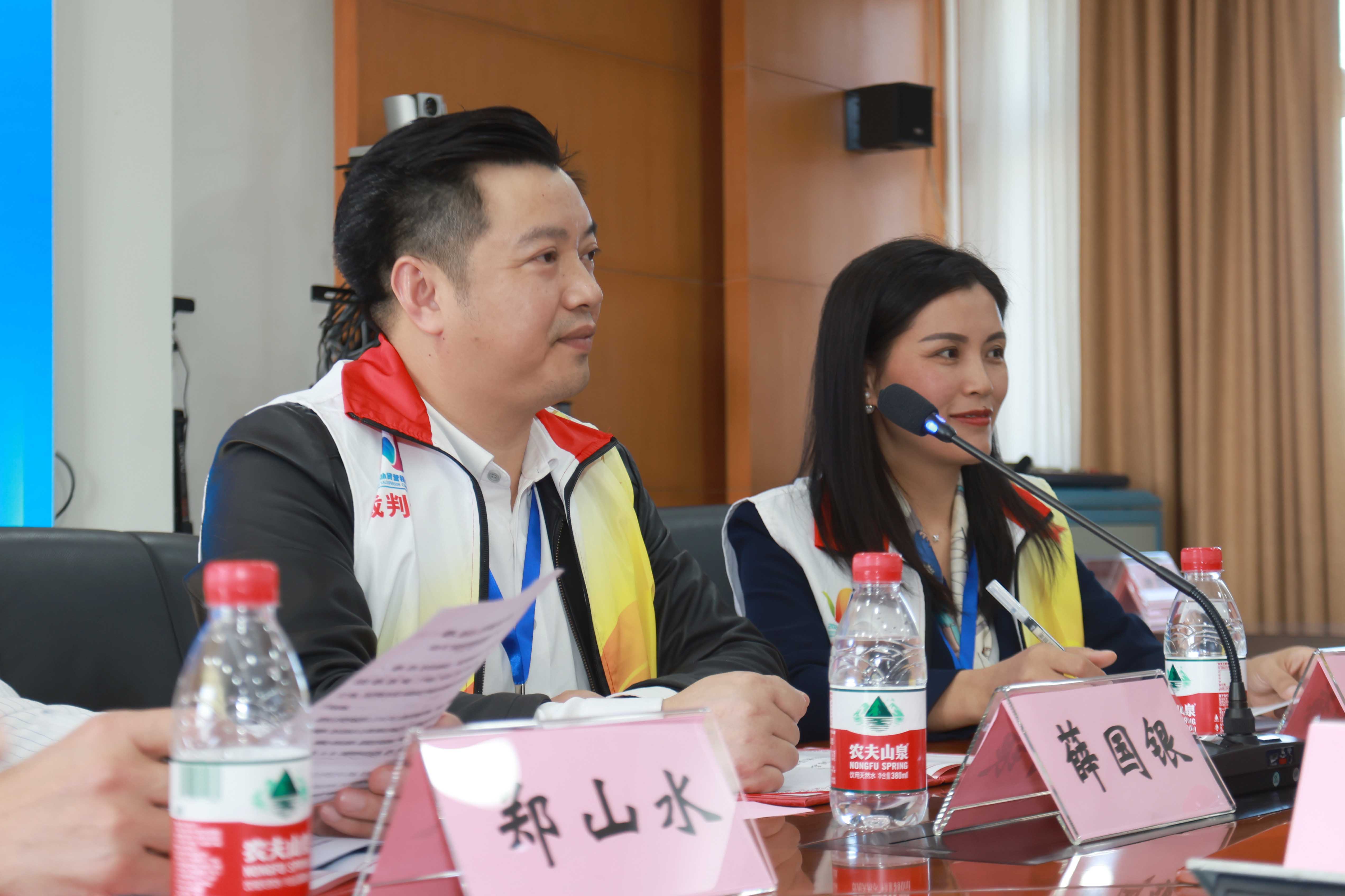 特寫-裁判長(zhǎng).jpg 特寫-裁判長(zhǎng).jpg